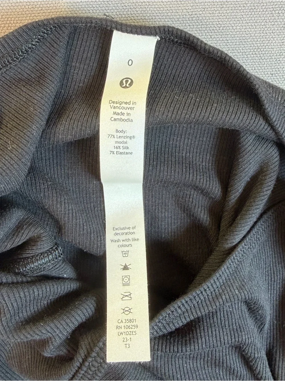 Lululemon sz0 Women's Black Ribbed Twist-Back Racerback Tank Top style#LW1DZES
